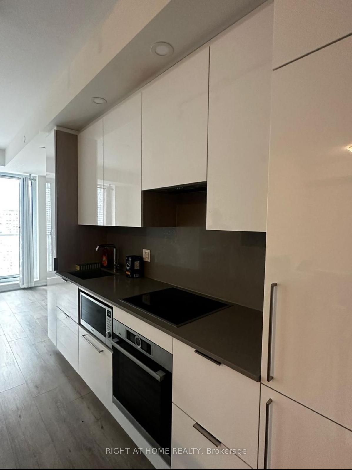 28 freeland St N, unit 2506 for rent