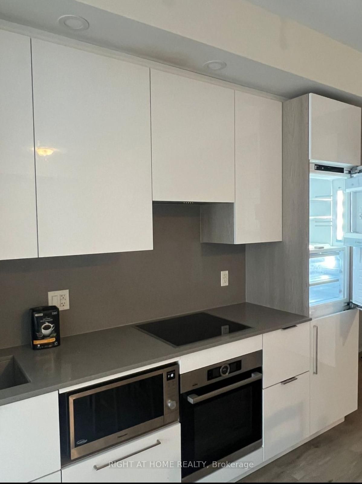 28 freeland St N, unit 2506 for rent