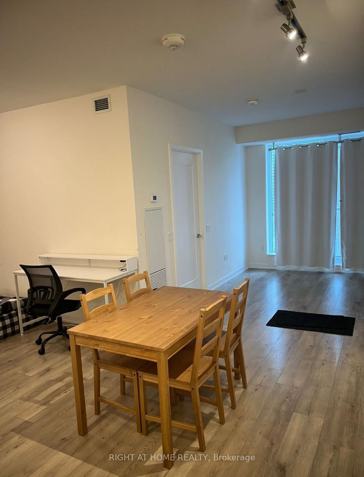 28 freeland St N, unit 2506 for rent