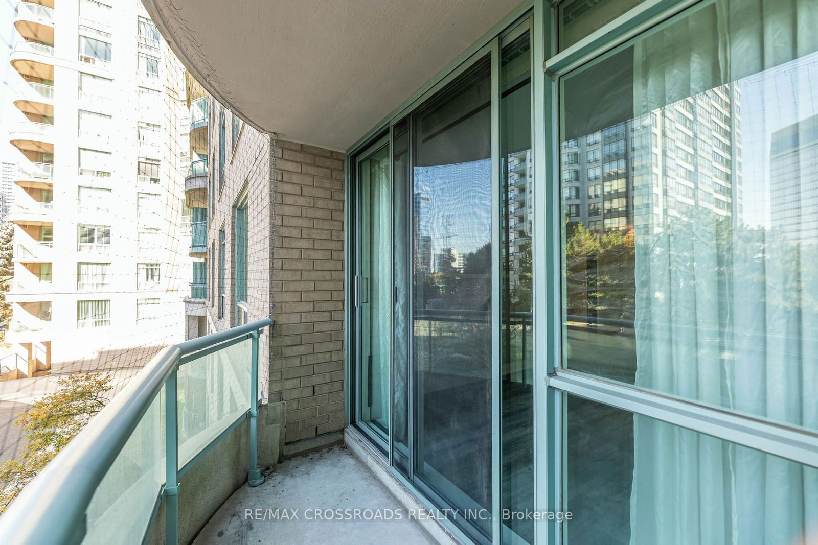 18 Pemberton Ave, unit 303 for sale