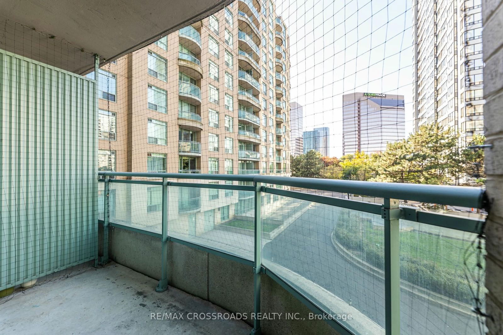 18 Pemberton Ave, unit 303 for sale