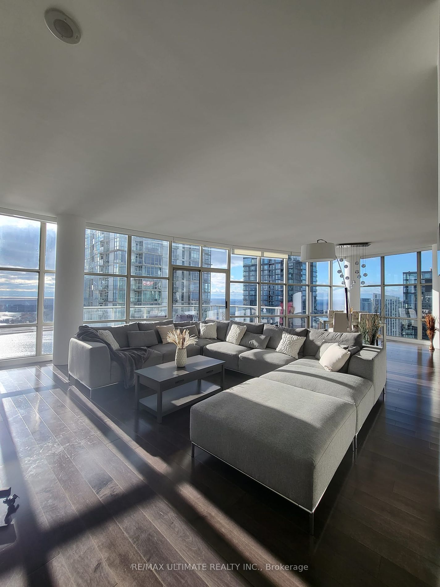 10 Navy Wharf Crt, unit PH05 for rent