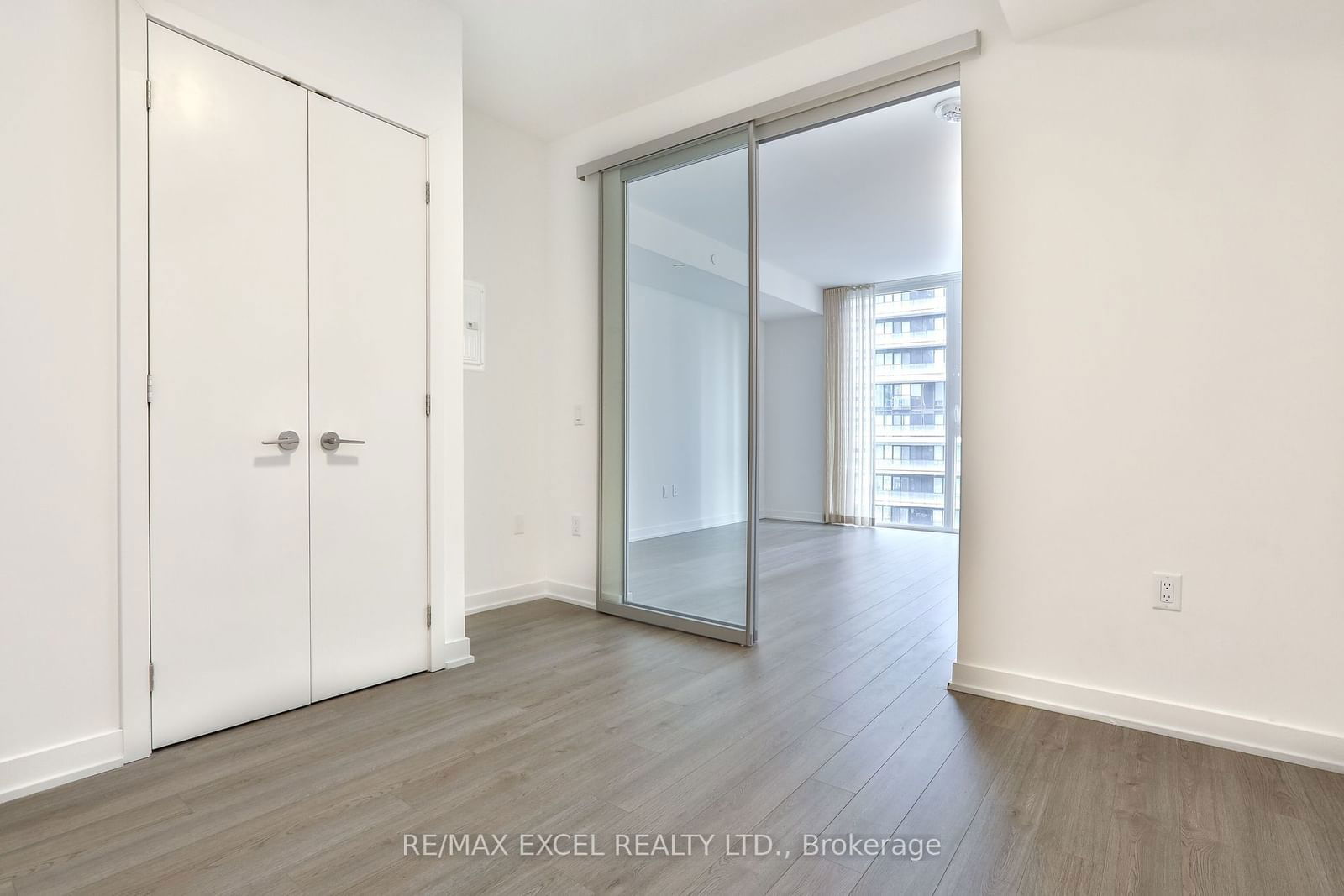 357 King St W, unit 1407 for rent