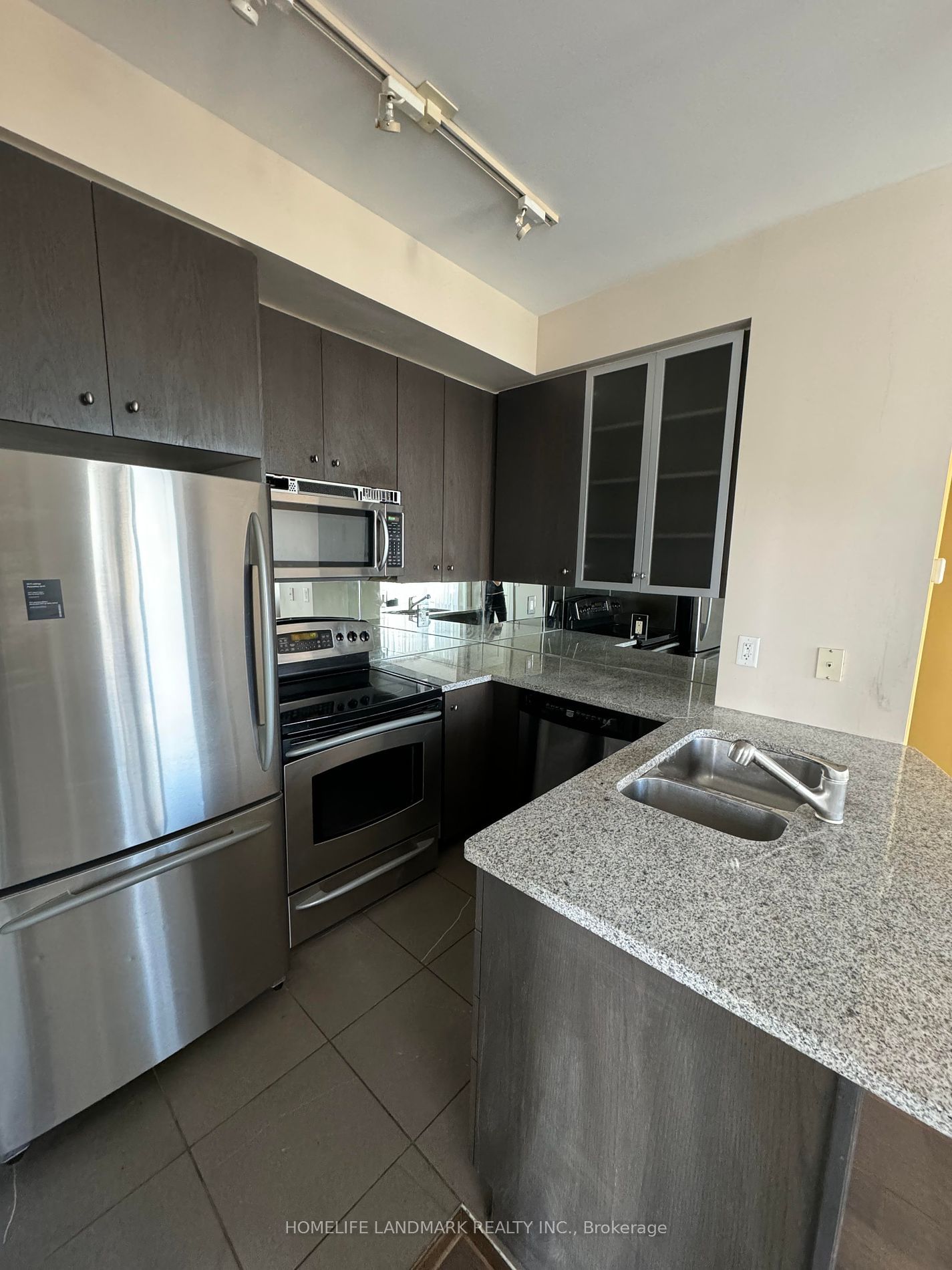 18 Yorkville Ave, unit 1602 for rent