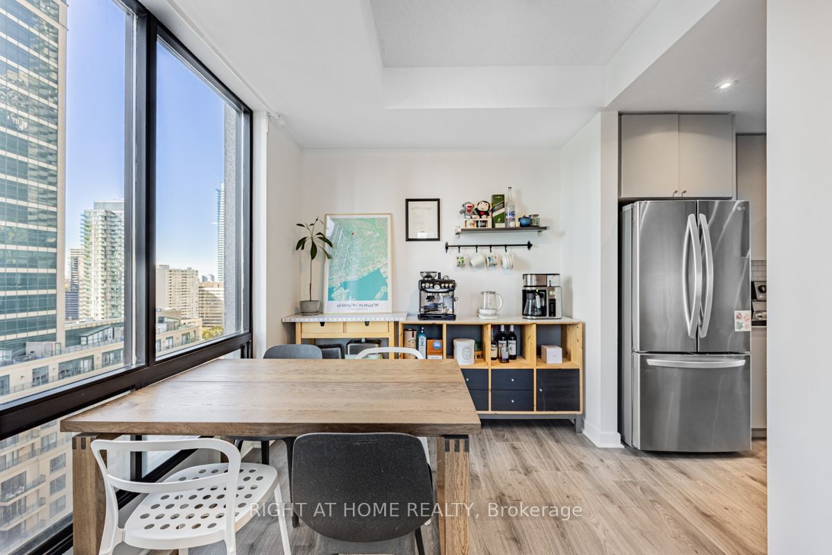 85 Bloor St E, unit PH 6 for sale