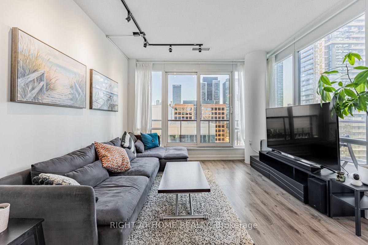 85 Bloor St E, unit PH 6 for sale