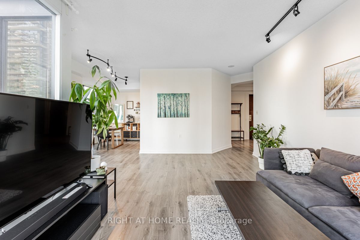 85 Bloor St E, unit PH 6 for sale