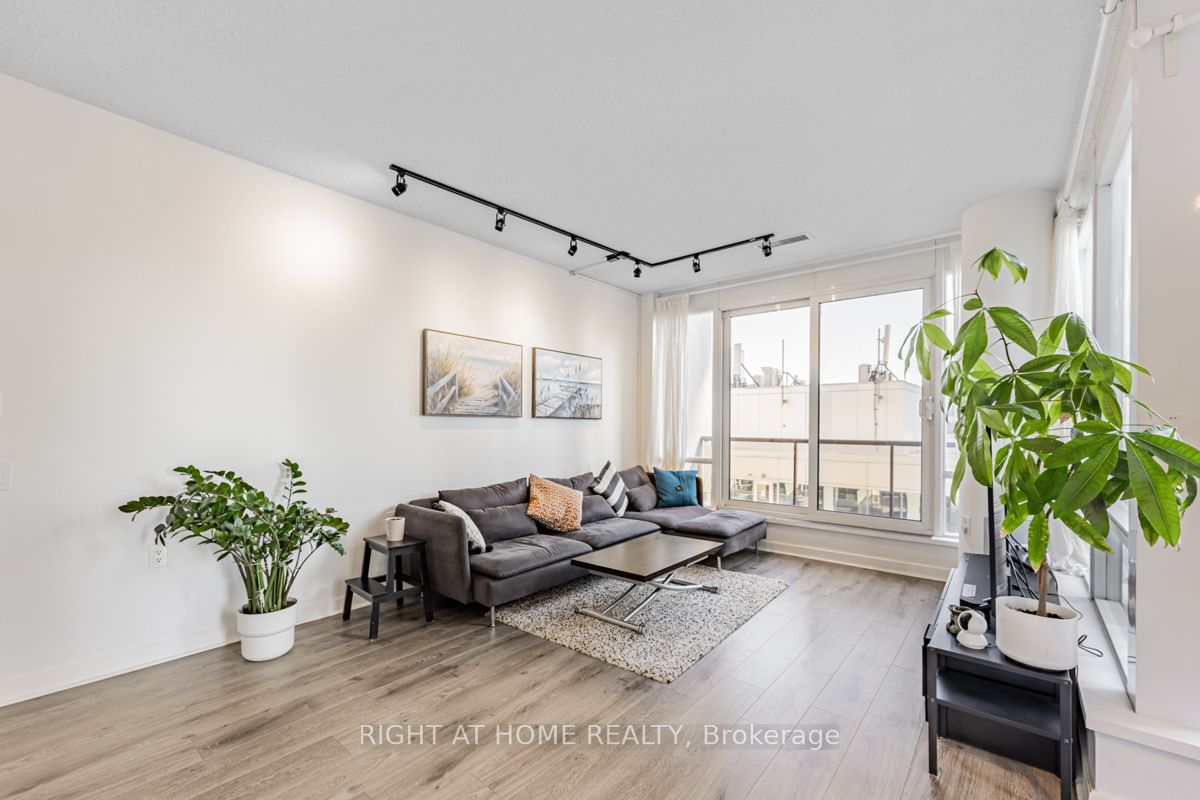 85 Bloor St E, unit PH 6 for sale