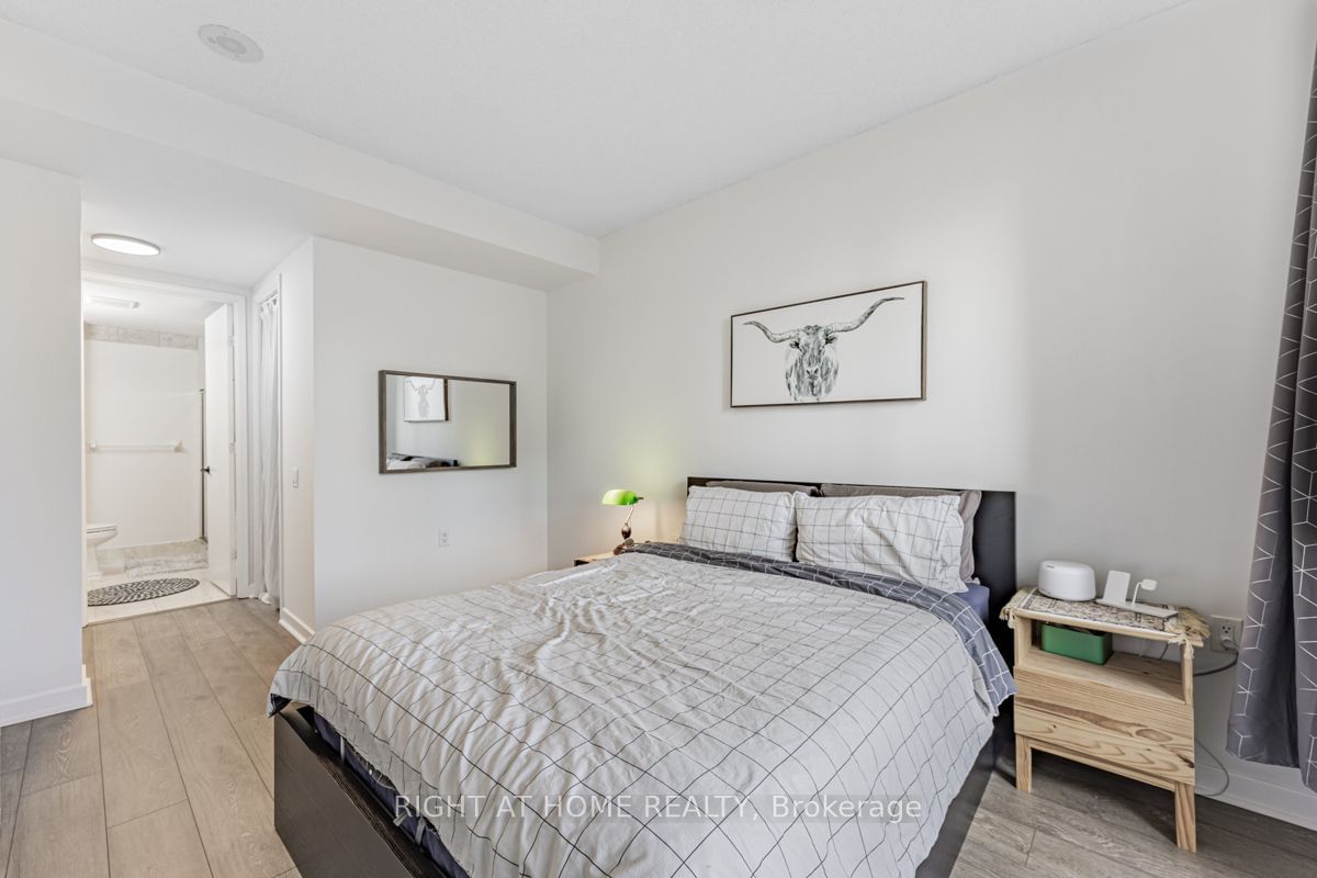 85 Bloor St E, unit PH 6 for sale