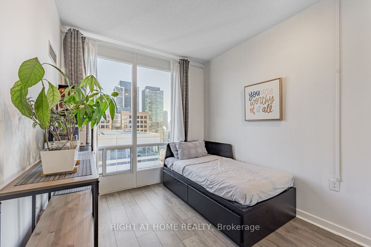 85 Bloor St E, unit PH 6 for sale