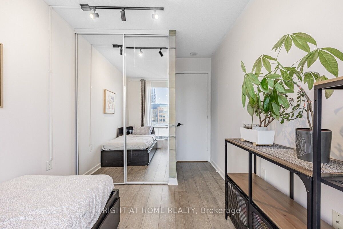 85 Bloor St E, unit PH 6 for sale