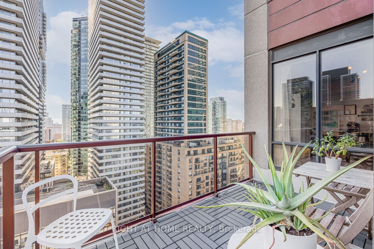 85 Bloor St E, unit PH 6 for sale