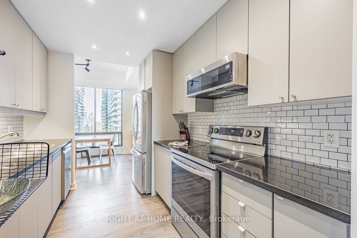 85 Bloor St E, unit PH 6 for sale