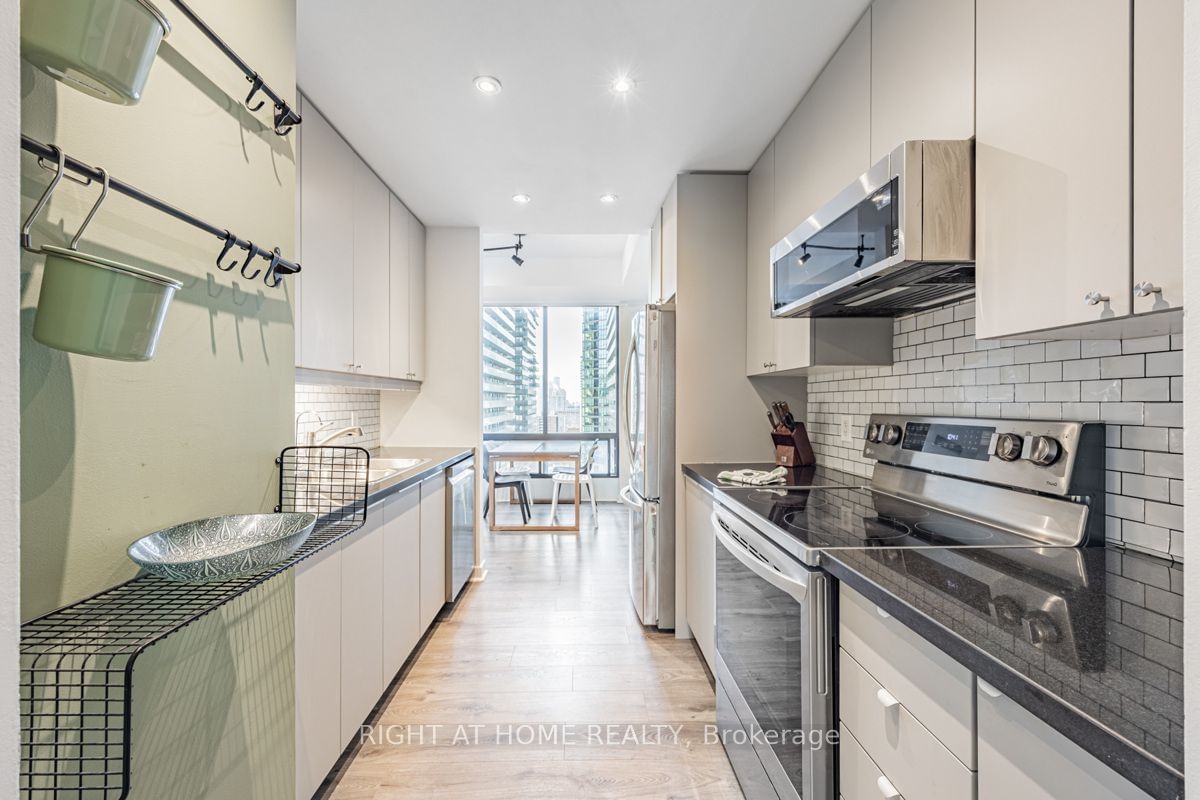 85 Bloor St E, unit PH 6 for sale