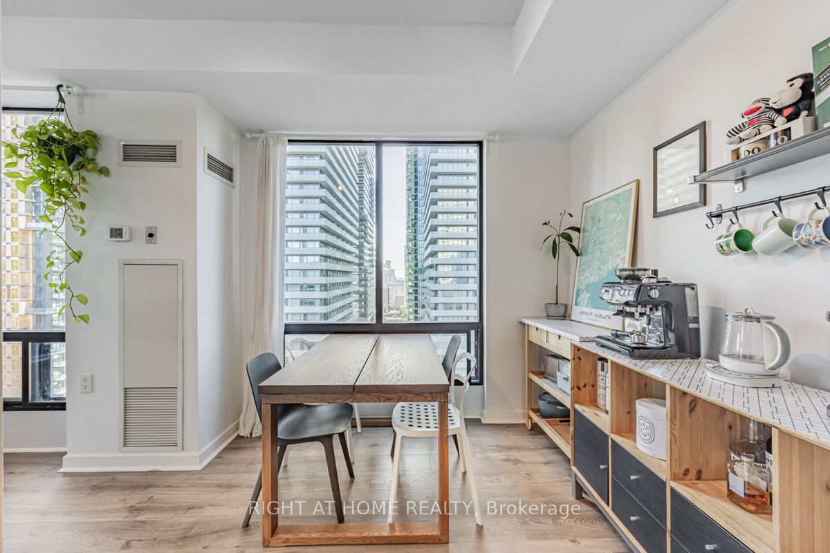 85 Bloor St E, unit PH 6 for sale