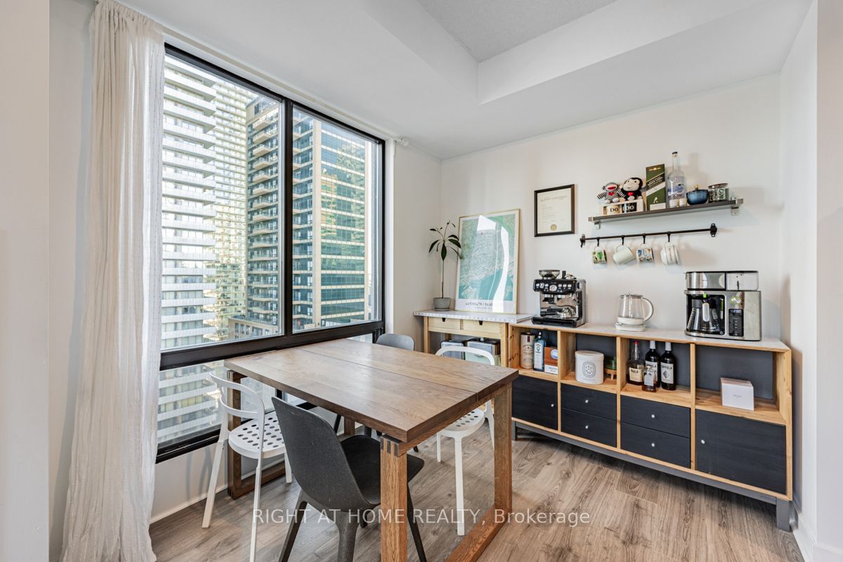 85 Bloor St E, unit PH 6 for sale