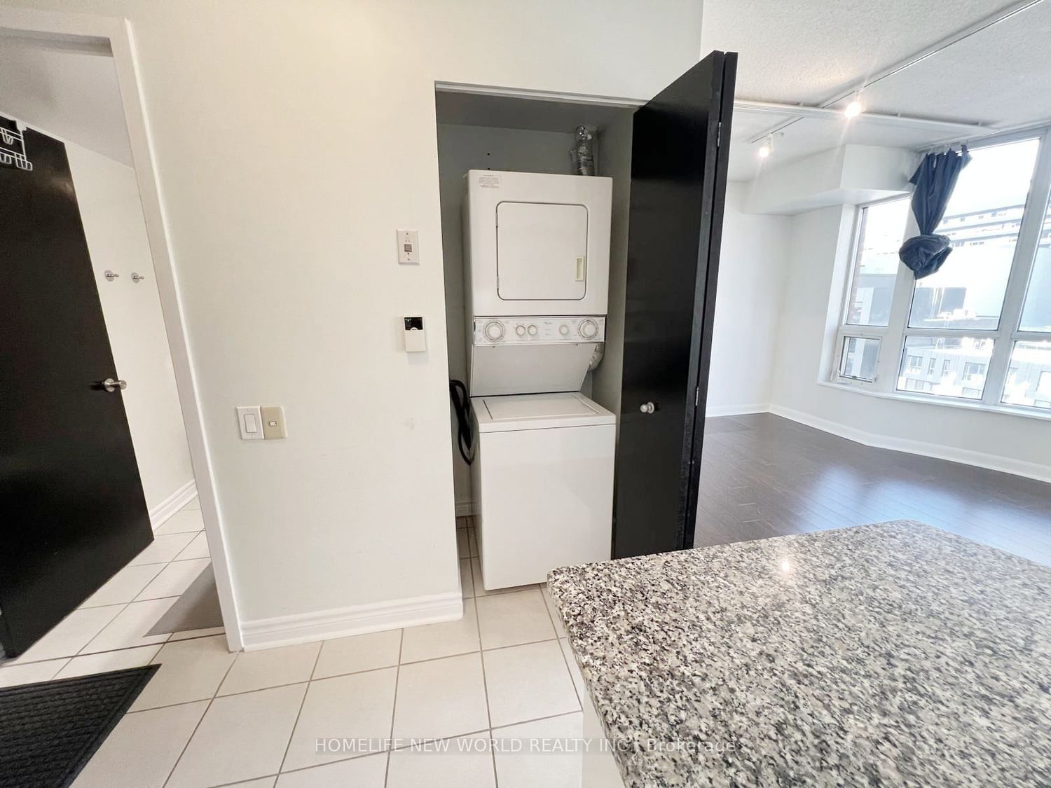 33 Sheppard Ave E, unit 609 for rent