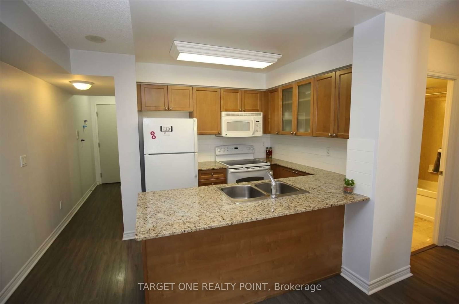 761 Bay St, unit 1707 for rent