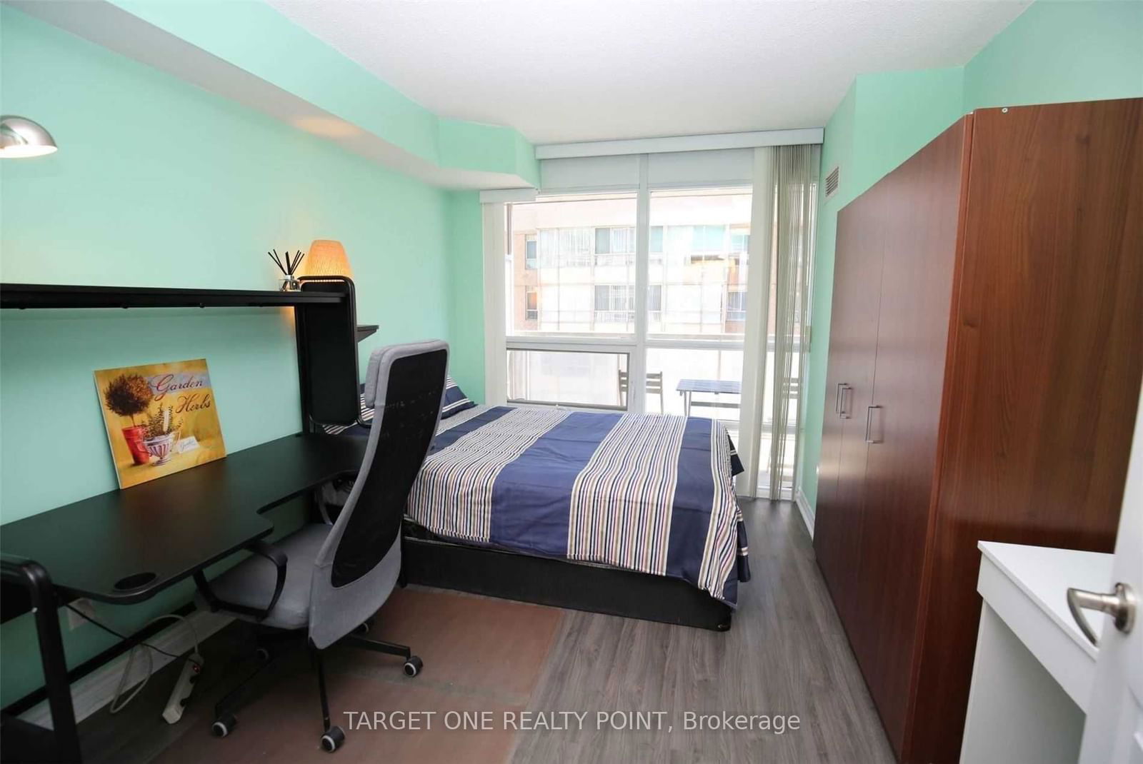 761 Bay St, unit 1707 for rent