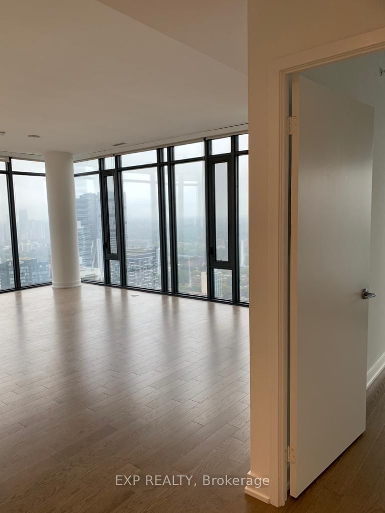 20 Lombard St, unit 4011 for sale