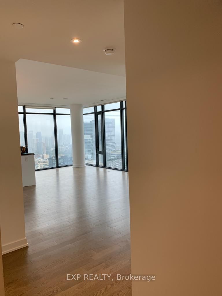 20 Lombard St, unit 4011 for sale