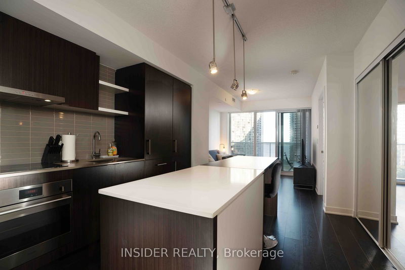 88 Harbour St, unit 1409 for rent