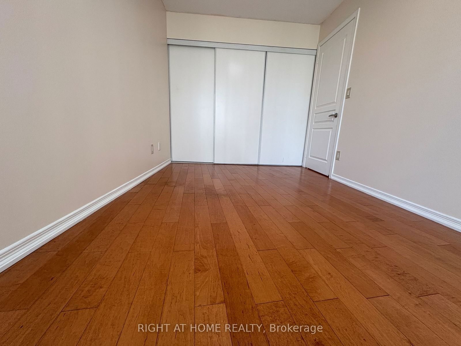 503 Beecroft Rd, unit 605 for rent