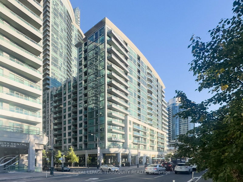 19 Grand Trunk Cres, unit 1212 for rent