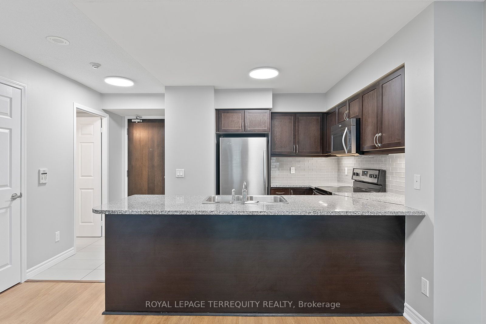 19 Grand Trunk Cres, unit 1212 for rent