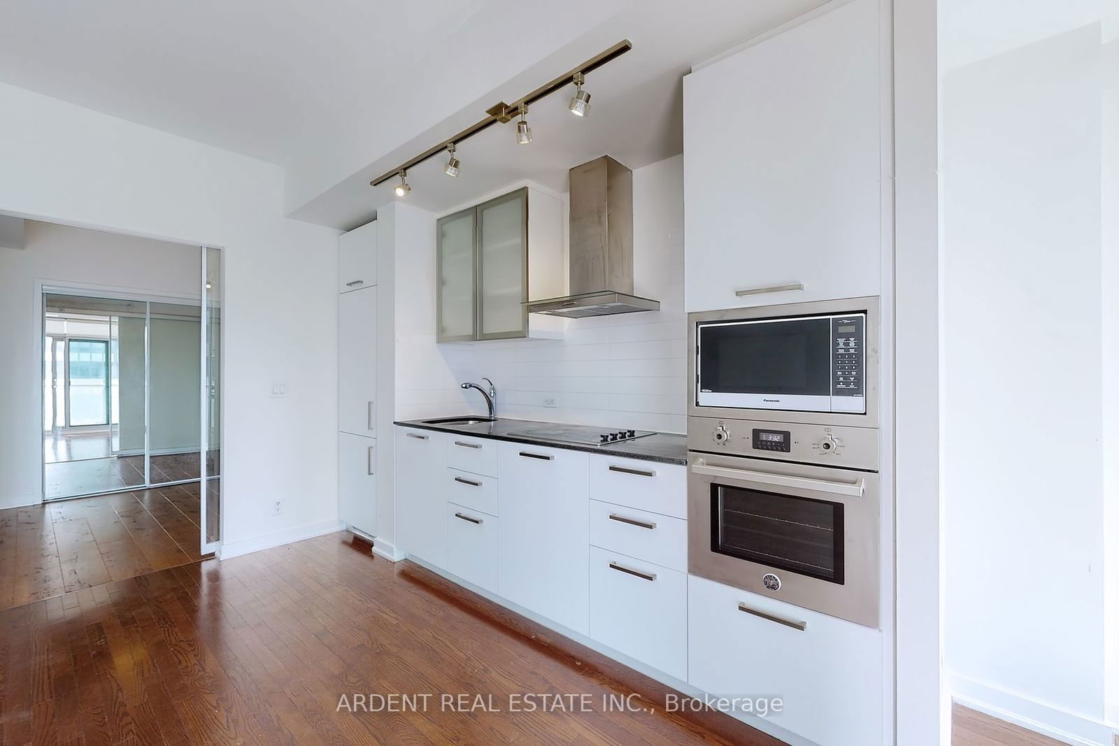 14 York St, unit 2401 for rent