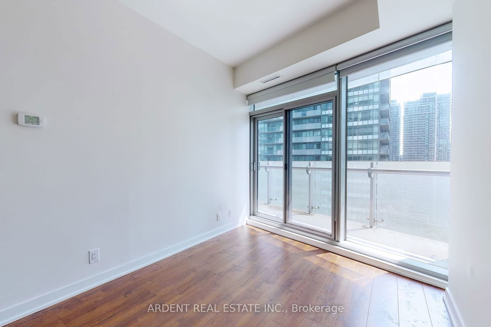 14 York St, unit 2401 for rent