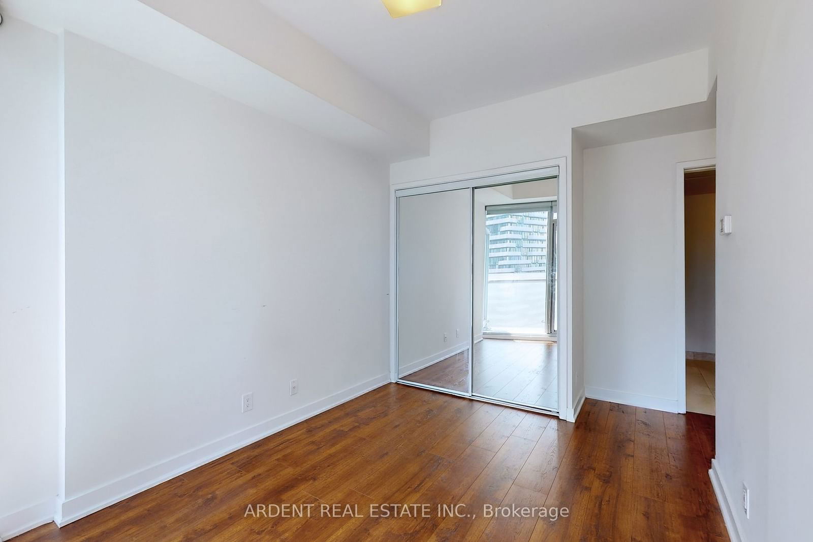 14 York St, unit 2401 for rent