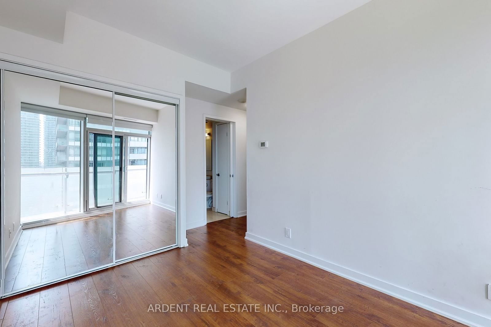 14 York St, unit 2401 for rent