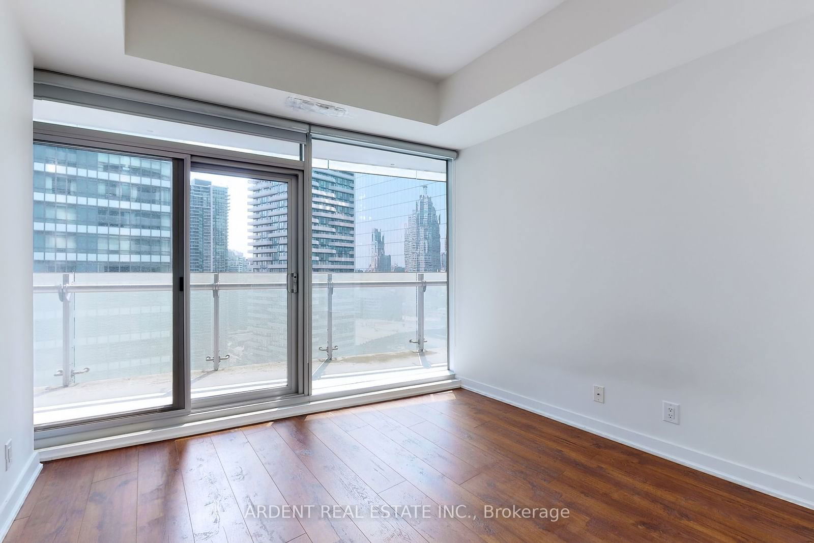 14 York St, unit 2401 for rent