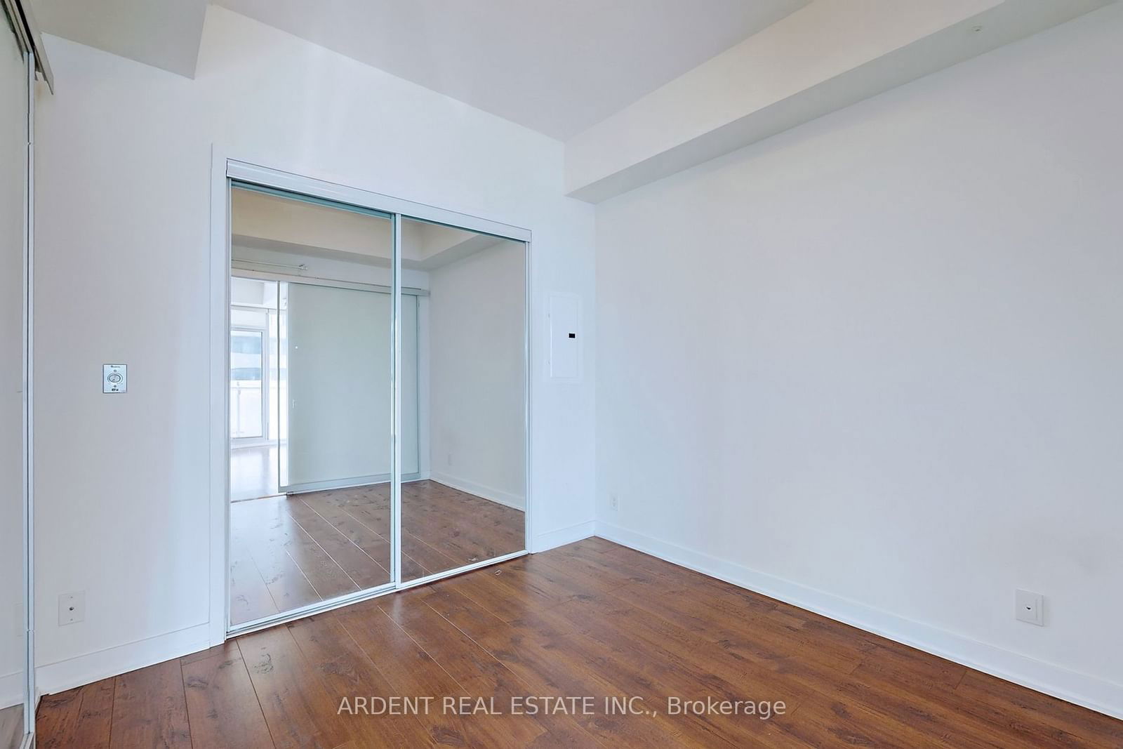 14 York St, unit 2401 for rent