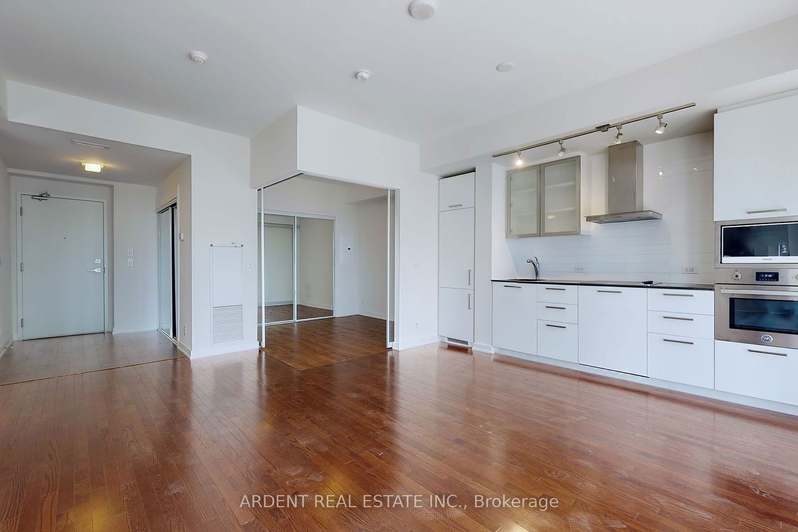 14 York St, unit 2401 for rent