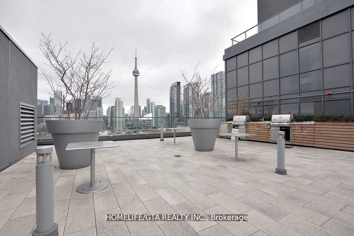 560 Front St W, unit 1004 for sale