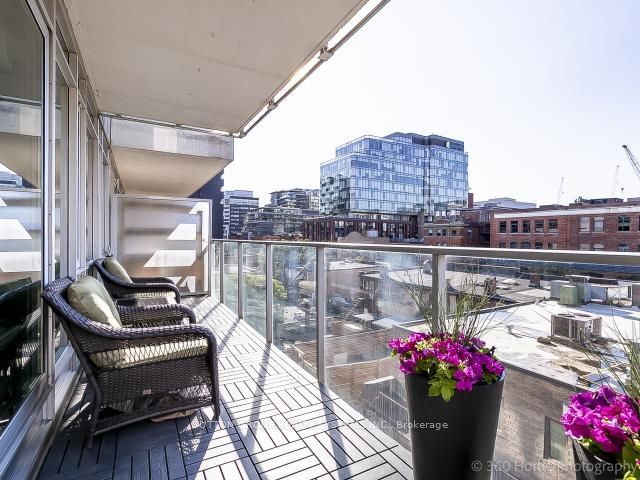 75 Portland St, unit 606 for sale