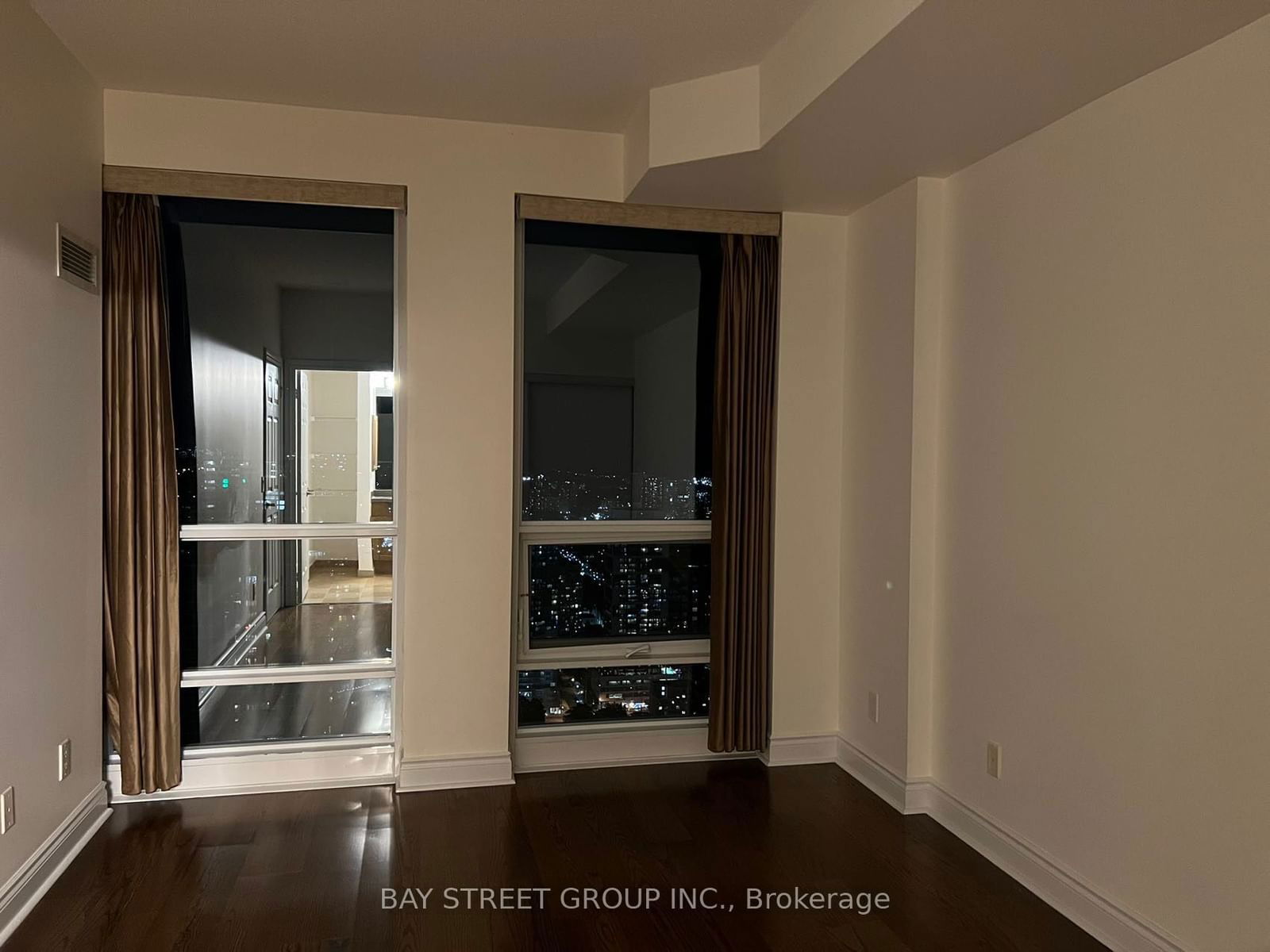 763 Bay St, unit 5003 for rent