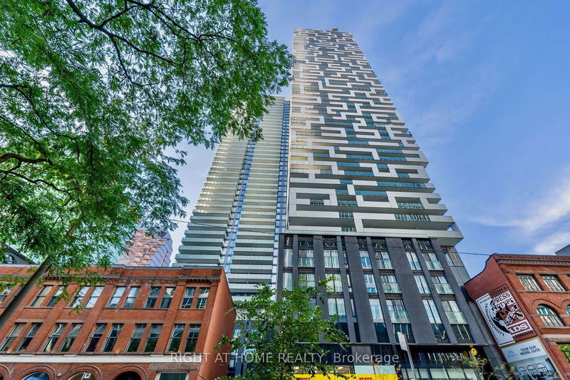 25 RICHMOND St E, unit 715 for rent