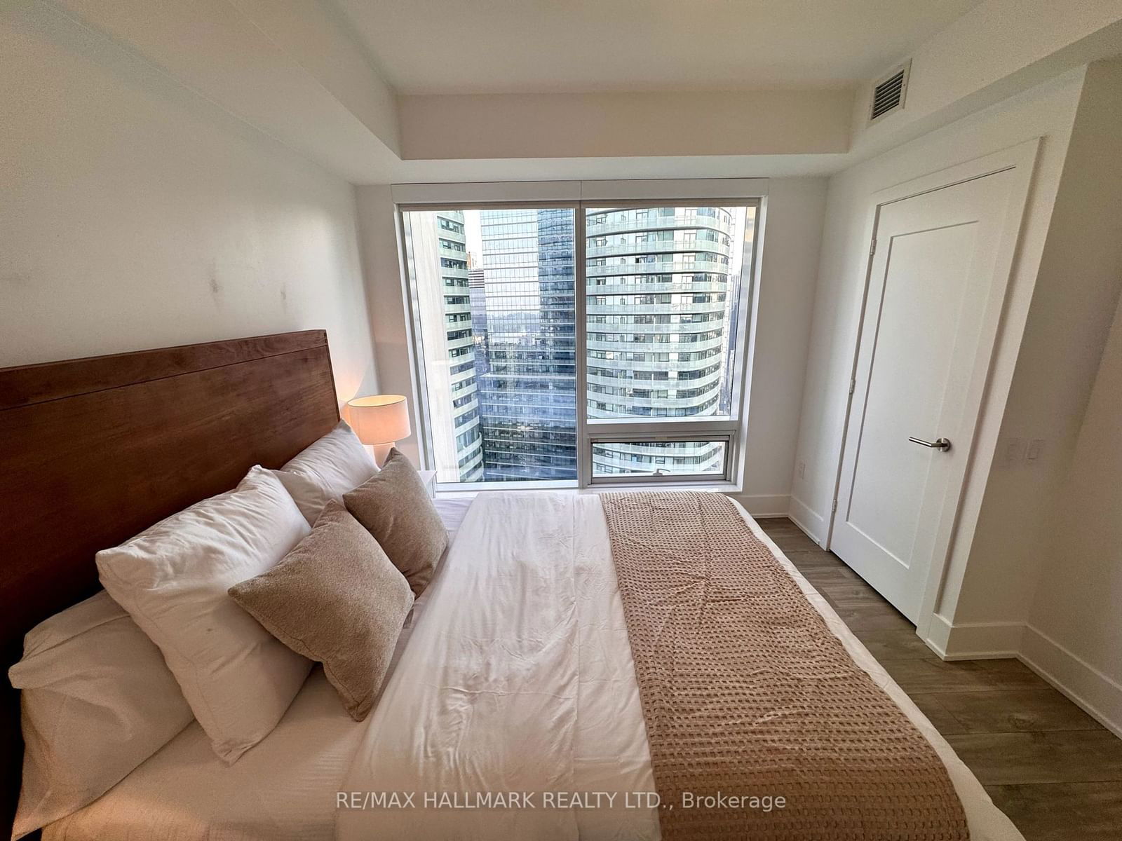 10 York St, unit 4103 for rent