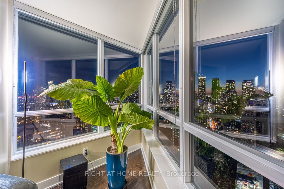 120 Homewood Ave, unit 2909 for sale