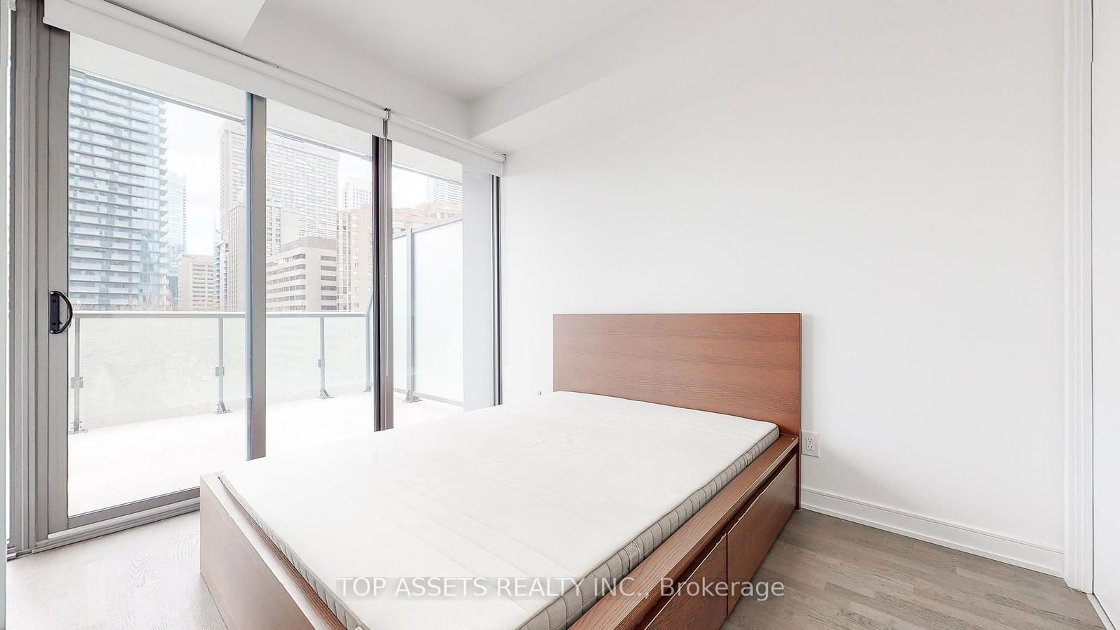 57 St Joseph St, unit 919 for rent