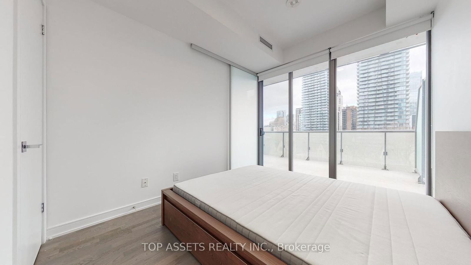 57 St Joseph St, unit 919 for rent