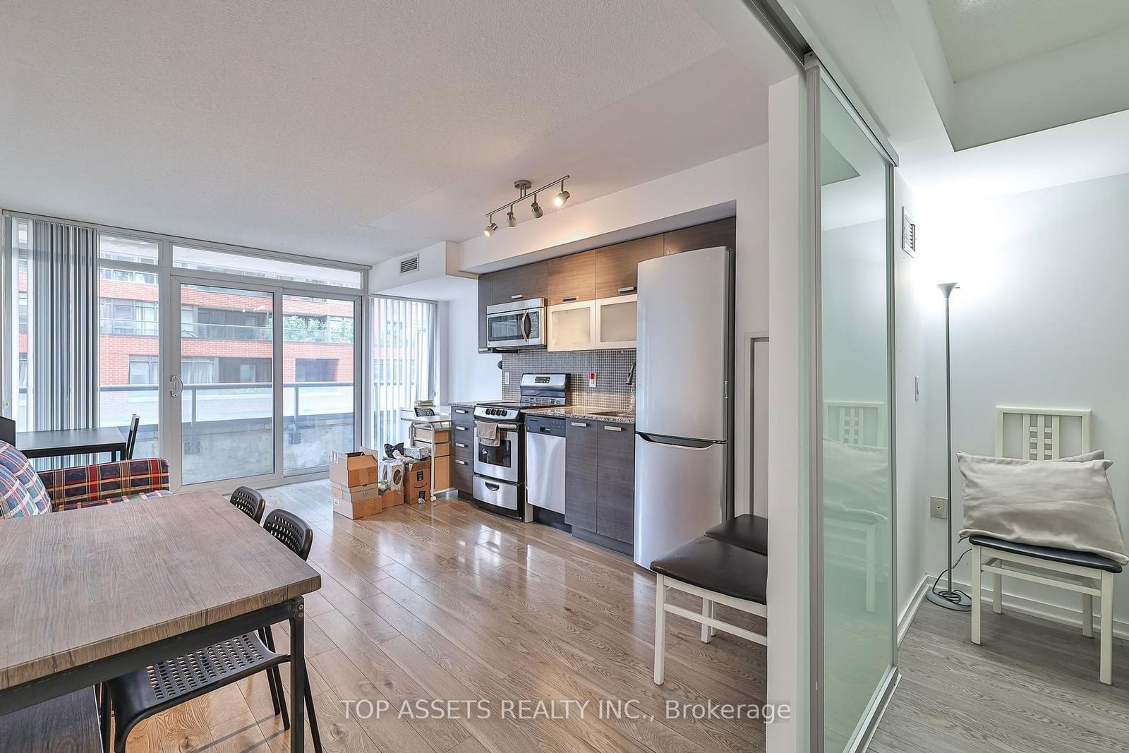 36 Lisgar St, unit 518E for rent