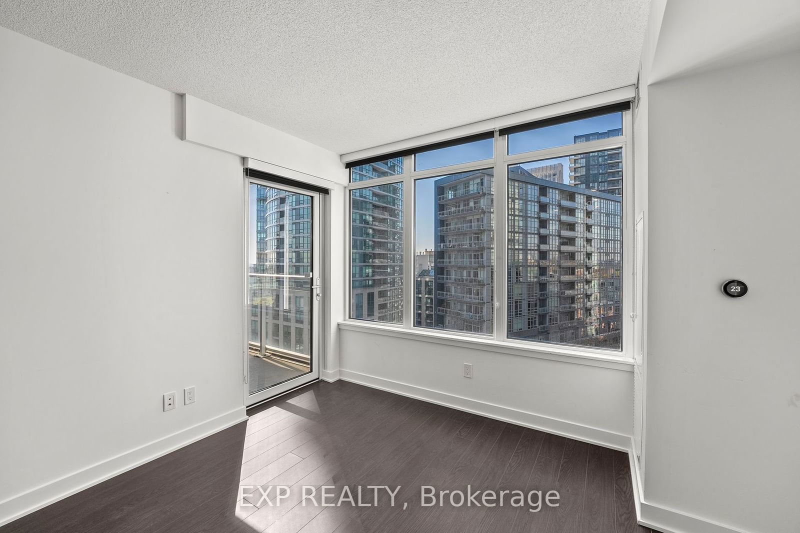 19 Bathurst St, unit 1115 for sale