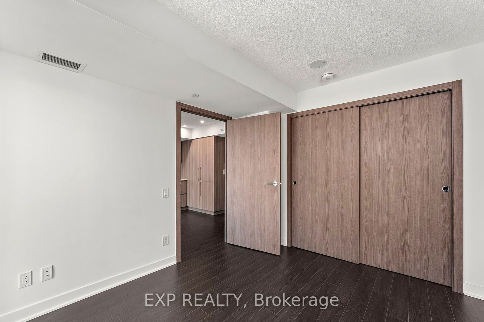 19 Bathurst St, unit 1115 for sale