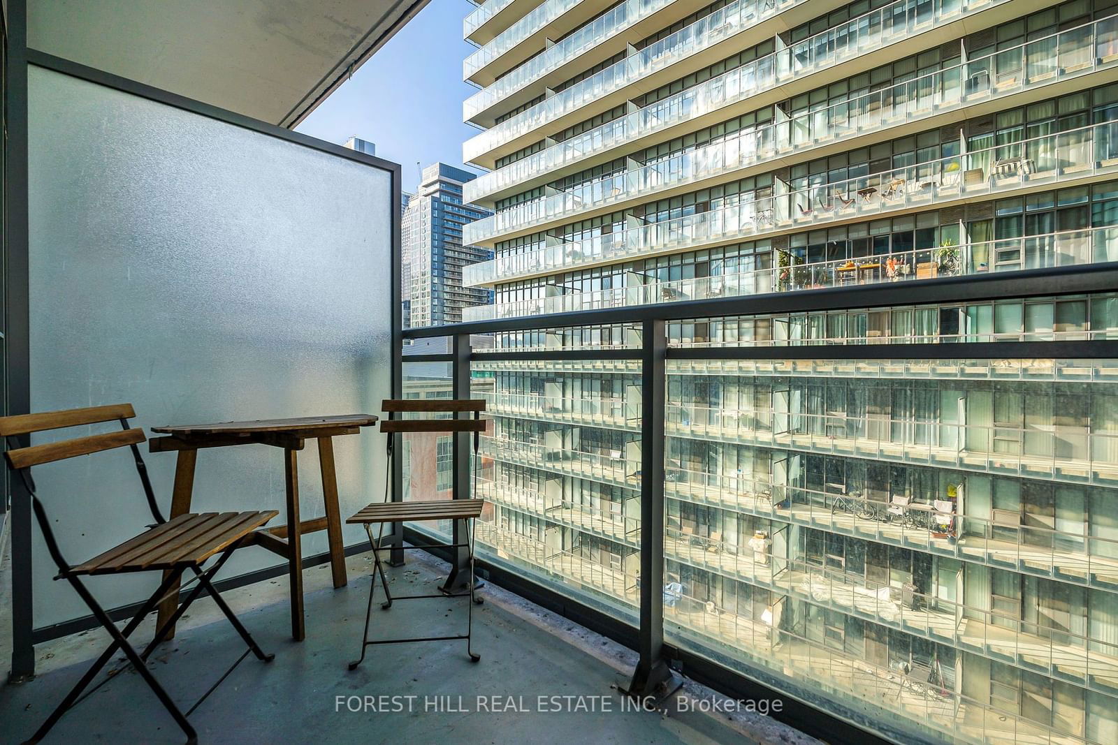 45 Charles St E, unit 1106 for rent