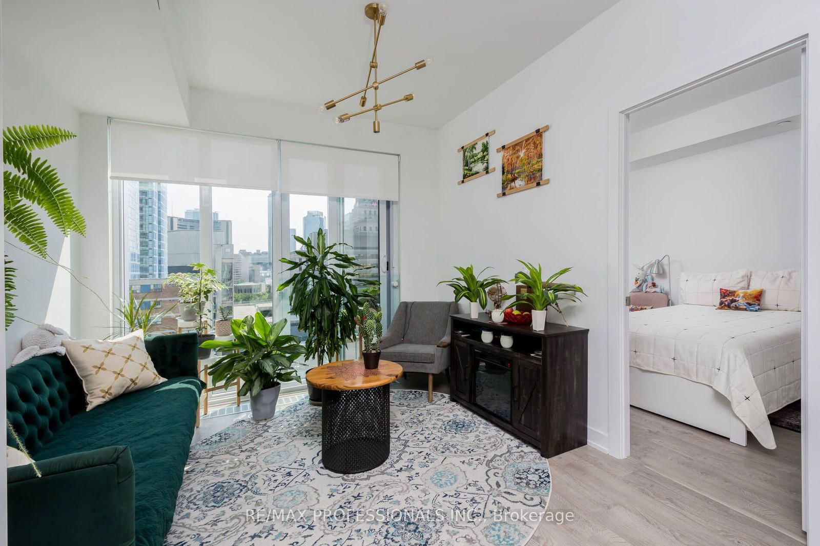 50 McCaul St, unit 1010 for sale