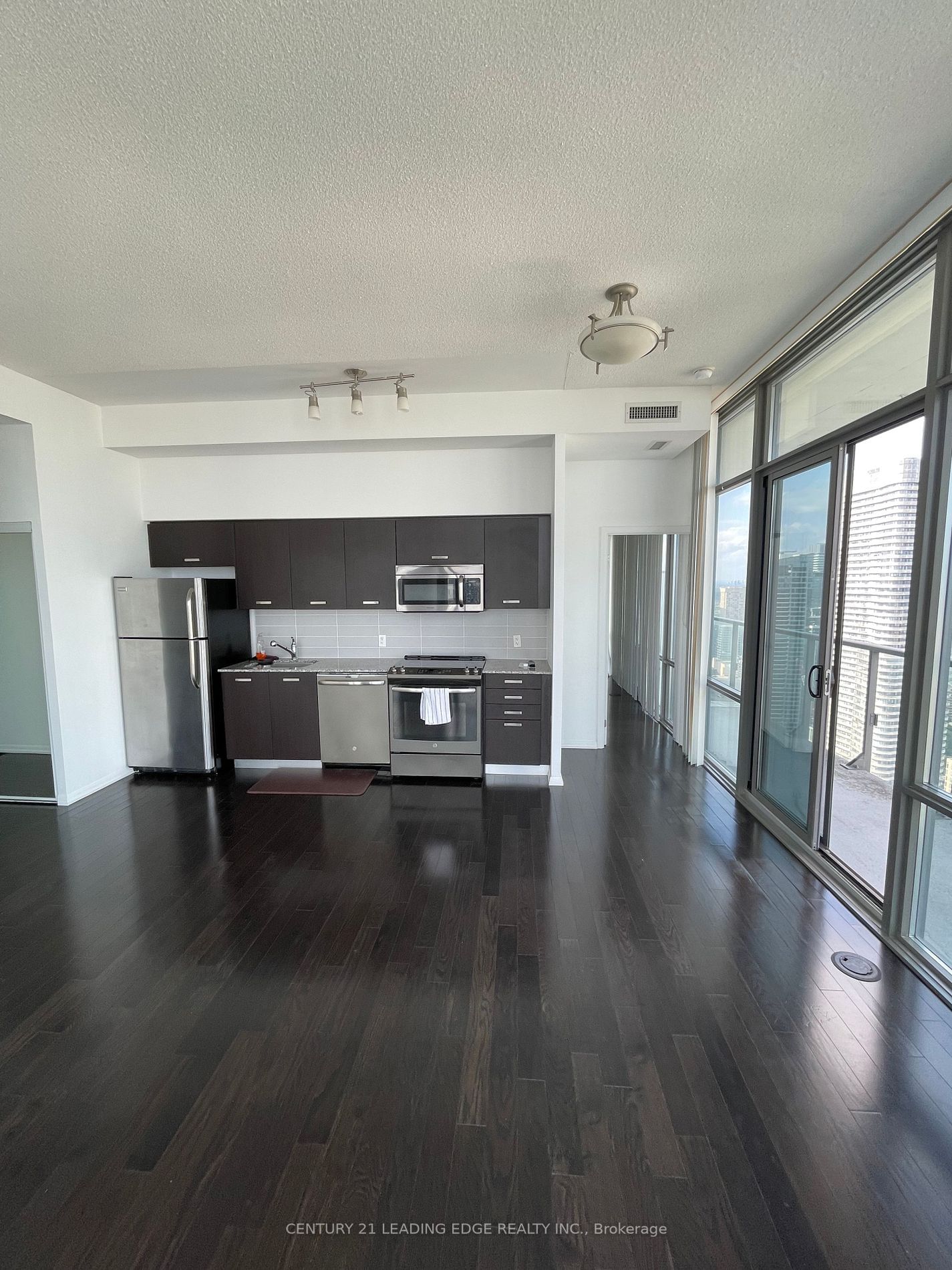 832 Bay St, unit 4908 for rent